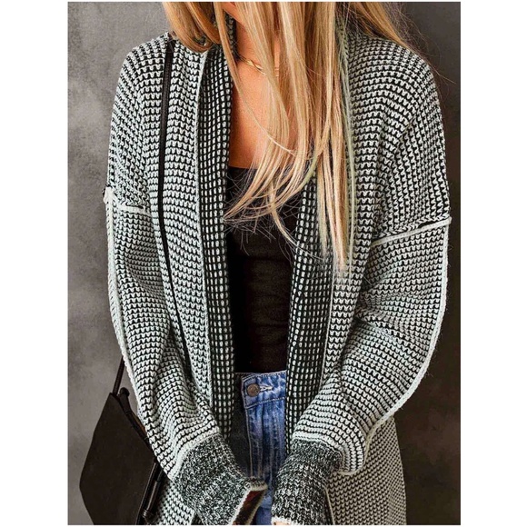 Cozy 2 Tone Open Front Oversized Cardigan - Picture 3 of 5